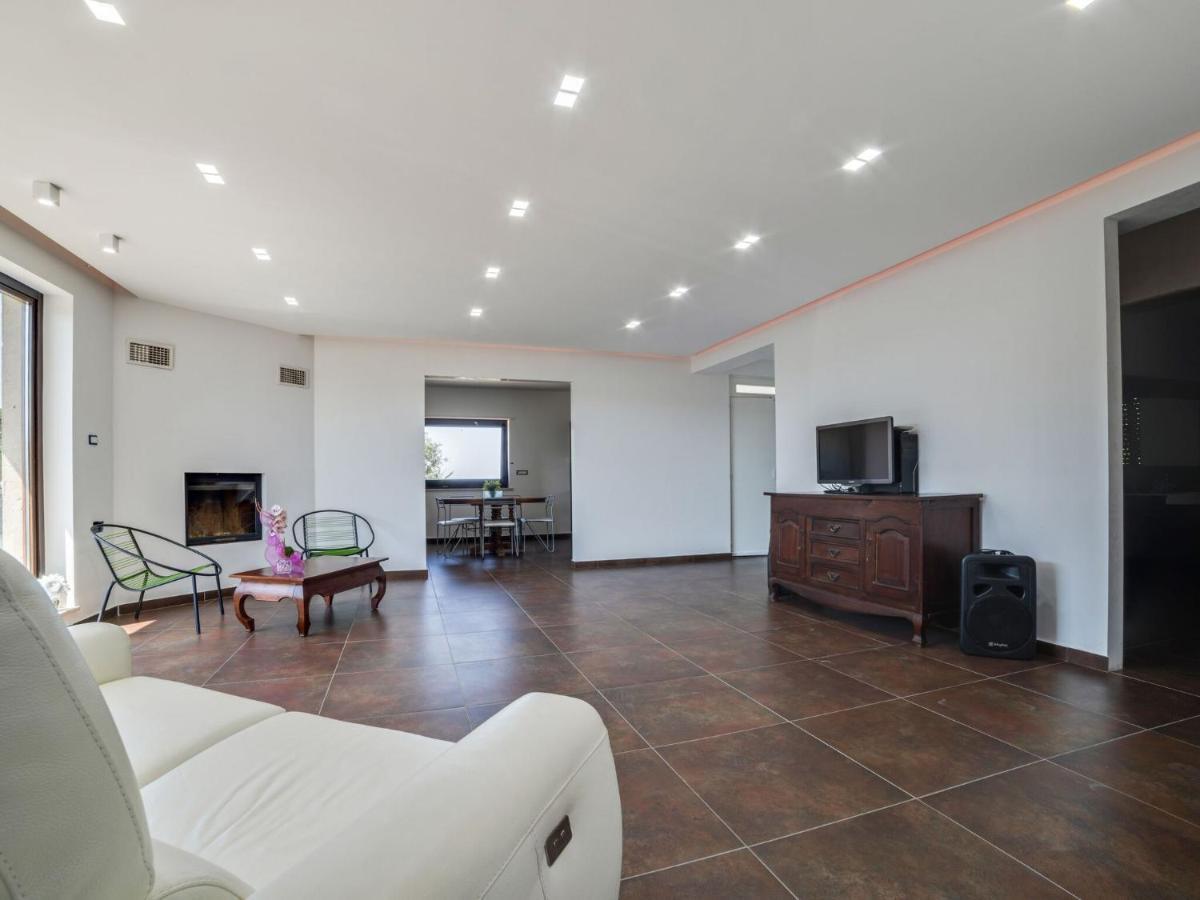 Belvilla By Oyo Modern Villa In Nissoria With Pool Dış mekan fotoğraf